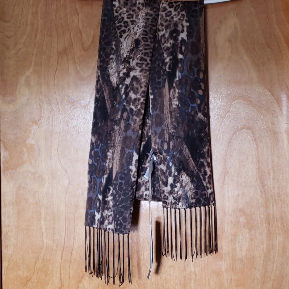 Jennifer Lopez Skinny Scarf